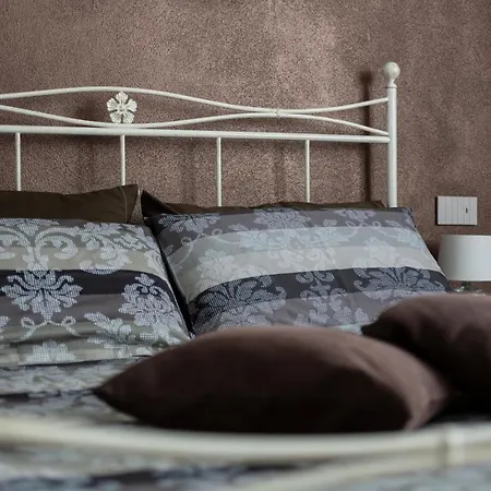 Elga's - Your Charming On Orta