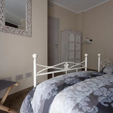 Elga's - Your Charming On Orta Appartement *