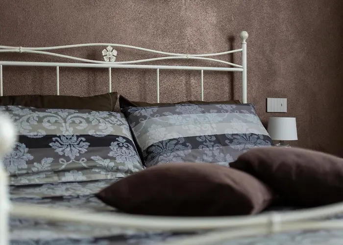 Elga's - Your Charming On Orta