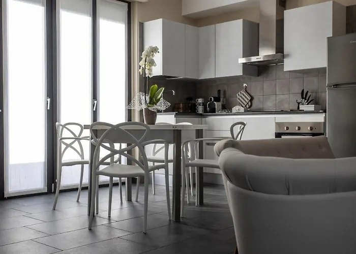 Elga's - Your Charming On Orta