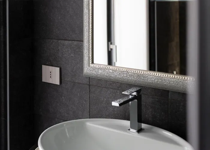 Elga's - Your Charming On Orta Pettenasco