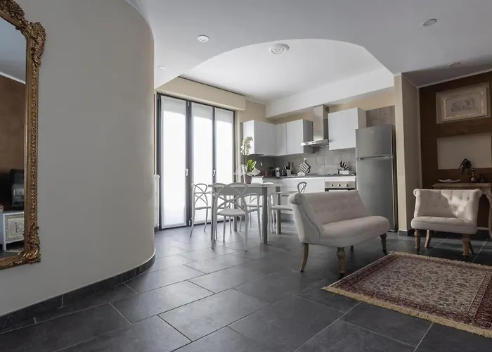 Elga's - Your Charming On Orta Apartment Pettenasco