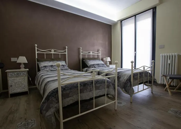 Elga's - Your Charming On Orta Apartment