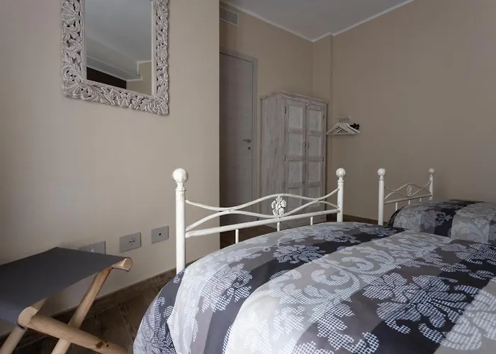 Elga's - Your Charming On Orta Apartment *