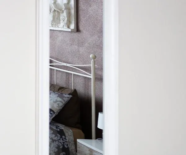 Elga's - Your Charming On Orta *