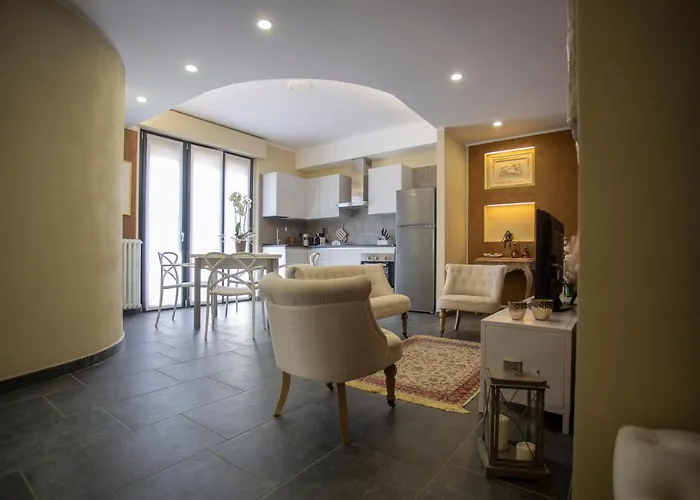 Elga's - Your Charming On Orta Apartment Pettenasco